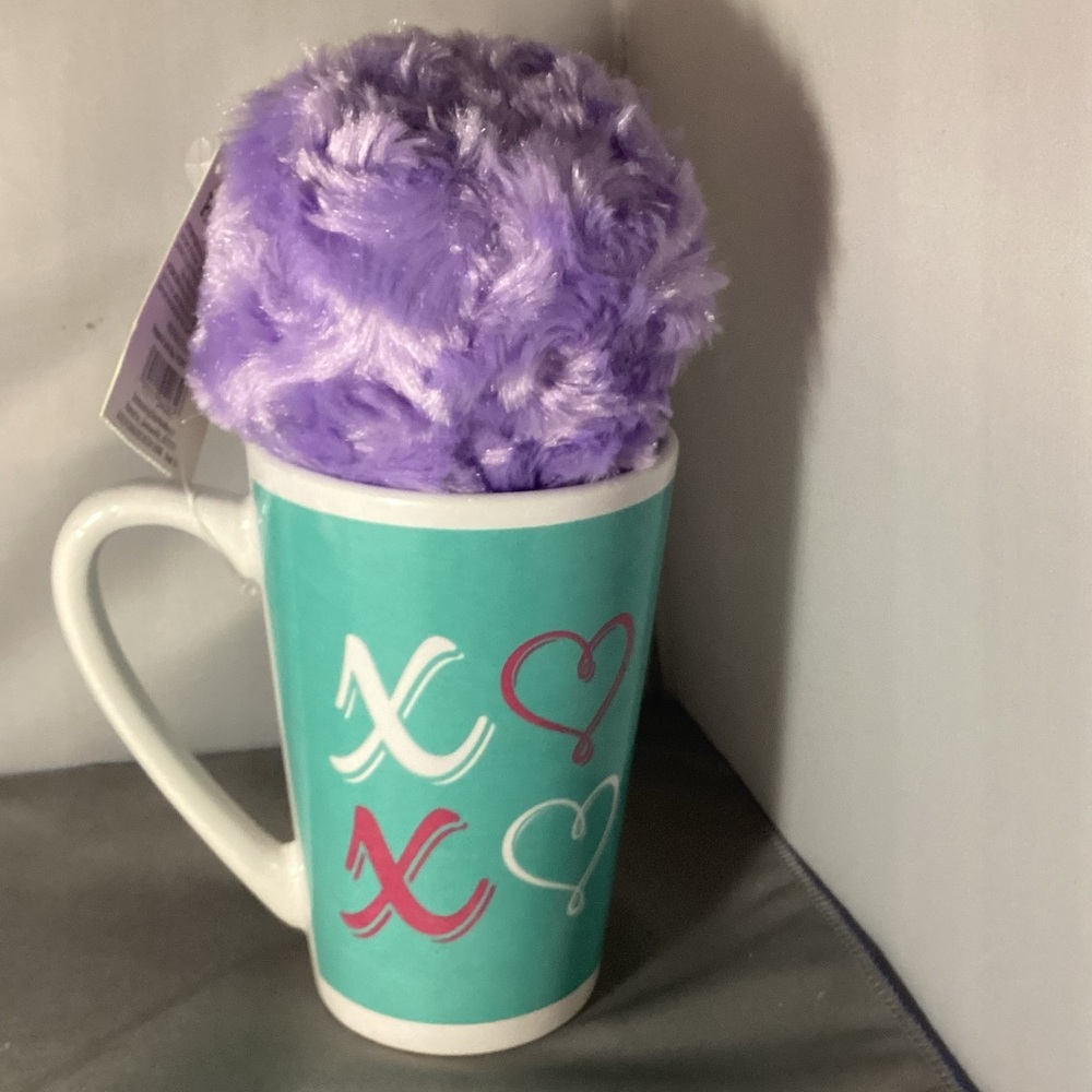 XOXO Latte Mug with Adorable Octopus Plushy! Gift set - Picture 3 of 4